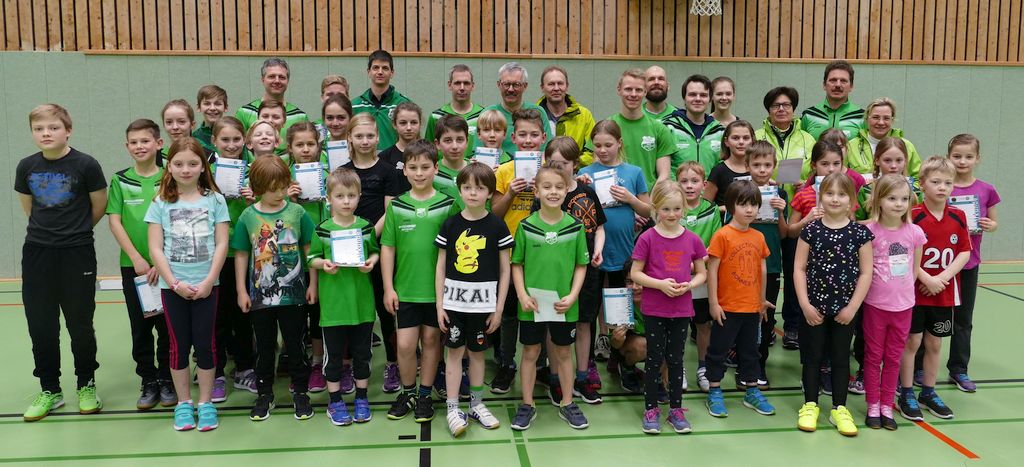 Die Sportabzeichenprüfer Ralf Kirchner, Bernd Kisters und Ludger Braam von SuS 1920 Kalkar bei der Ehrung erfolgreicher Sportabzeichen-Teilnehmer 2017